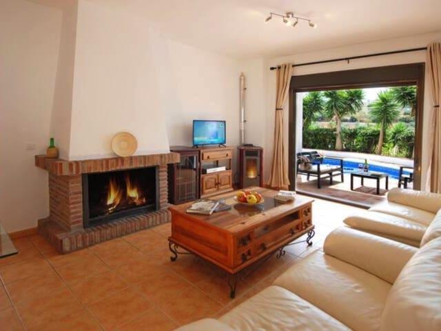 Chalet en venta en Barriada los Ventorros, La Axarquía