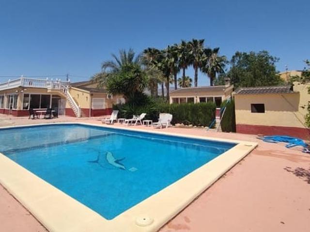 Chalet en venta en Crevillent, Valencia