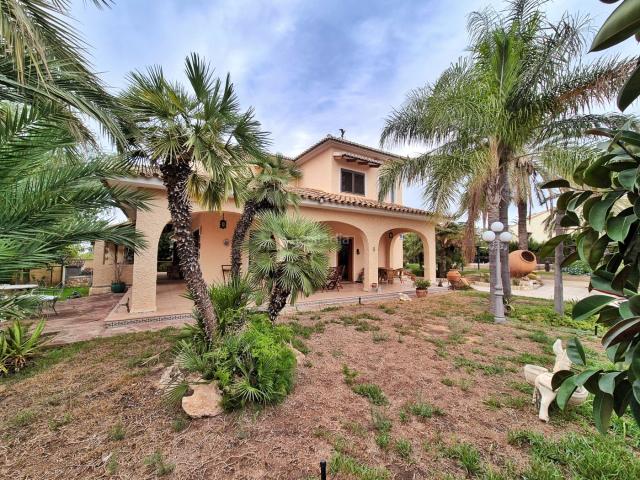 Chalet en venta en Los Almendros, l'Eliana