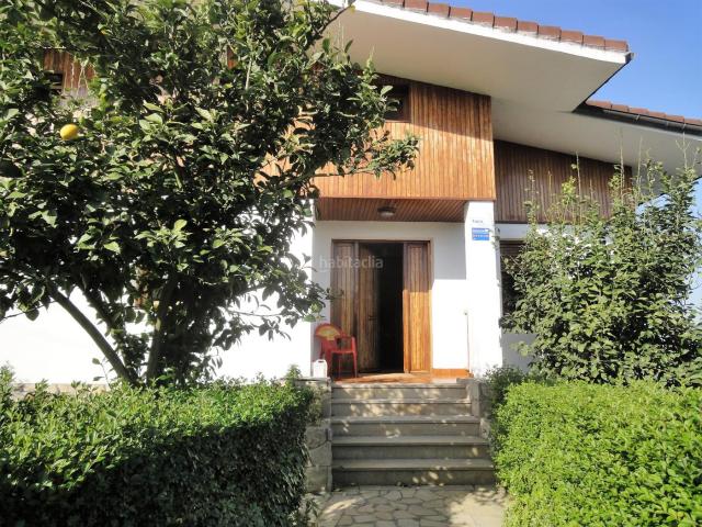 Villa en venta en Erandio, Ibañez Betolatza