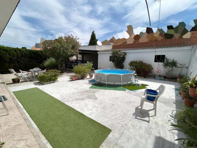 Villa en venta en Esquivias