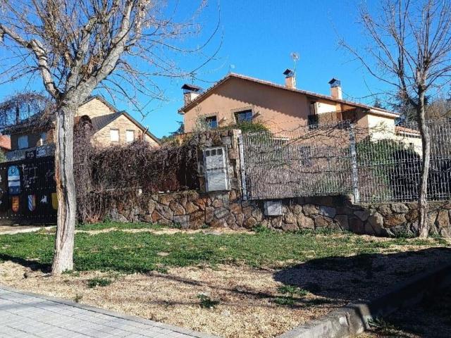 Villa en venta en Fresnedillas De La Oliva