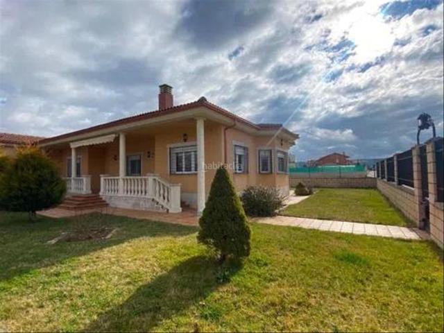 Villa en venta en Fresnedillas De La Oliva
