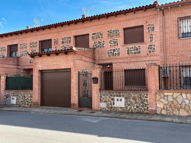 Villa en venta en Fuensalida