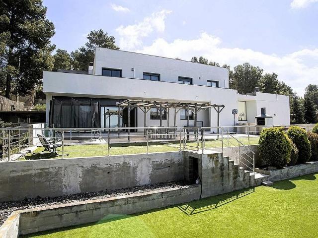 Villa en venta en Gelida
