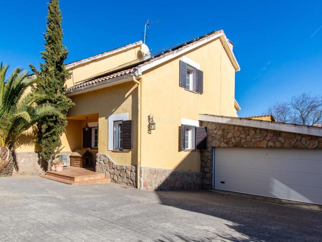 Villa en venta en Guadarrama, Urbanización Sala