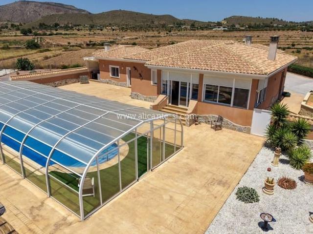 Chalet en venta en Polígono Industrial Bajo Sombra, el Vinalopó Mitjà / El Vinalopó Medio