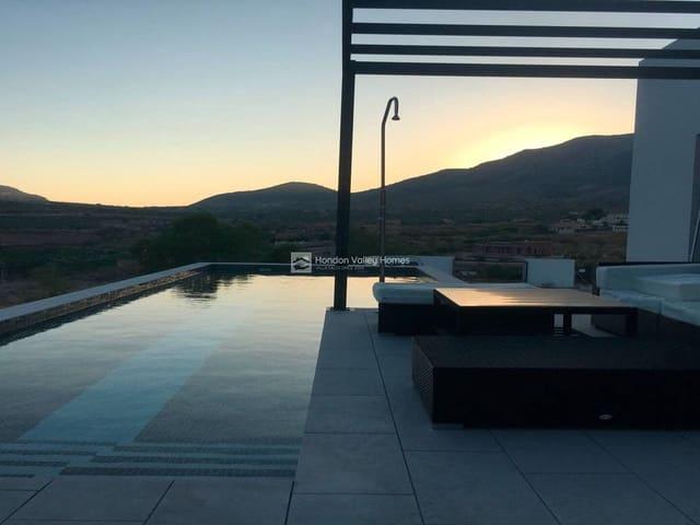 Chalet en venta en Polígono Industrial Bajo Sombra, el Vinalopó Mitjà / El Vinalopó Medio