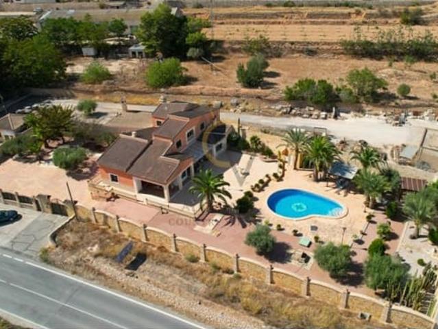 Chalet en venta en Polígono Industrial Bajo Sombra, el Vinalopó Mitjà / El Vinalopó Medio