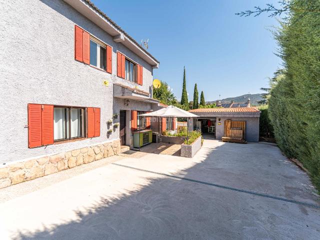 Villa en venta en Hoyo De Manzanares