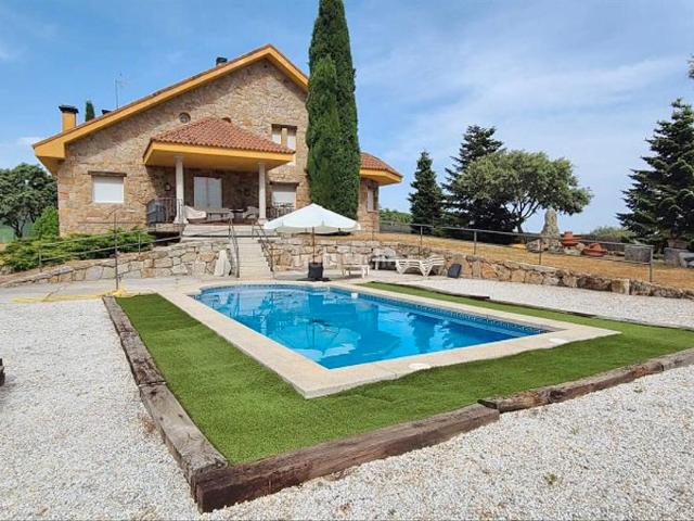 Villa en venta en Hoyo De Manzanares