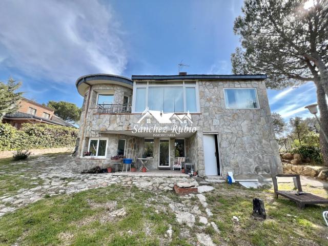 Villa en venta en Hoyo De Manzanares