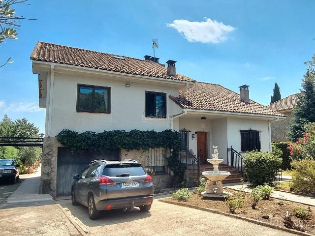 Villa en venta en Hoyo De Manzanares