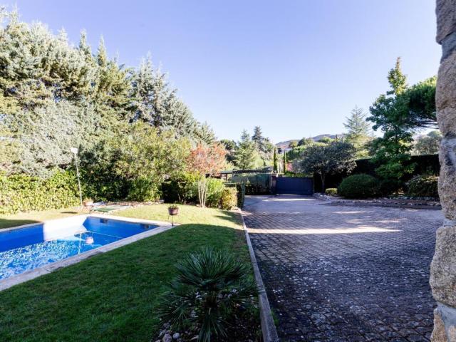 Villa en venta en Hoyo De Manzanares