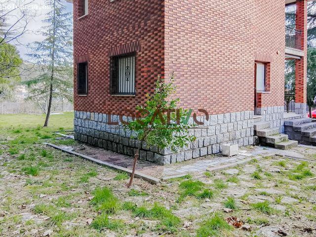 Casa en venta en El Hoyo de Pinares, Ávila