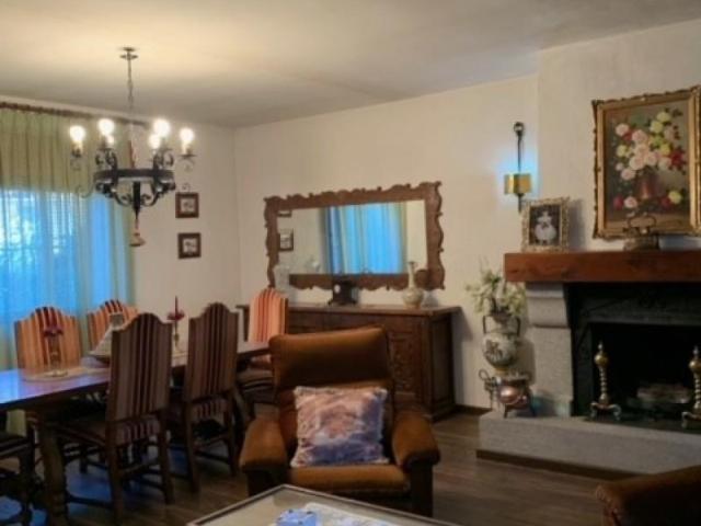Villa en venta en La Adrada