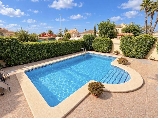 Chalet en venta en Regs del Porvenir, Elx / Elche