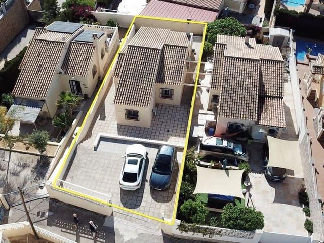 Villa en venta en La Nucia