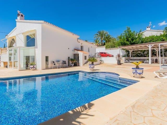 Villa en venta en La Nucia