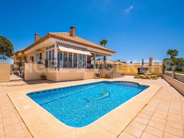 Villa en venta en La Nucia