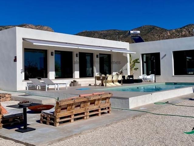 Chalet en venta en Cases de l'Ombria, el Vinalopó Mitjà / El Vinalopó Medio