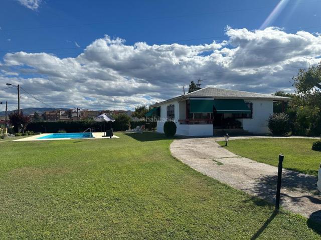 Chalet en venta en Villapatro, Lardero
