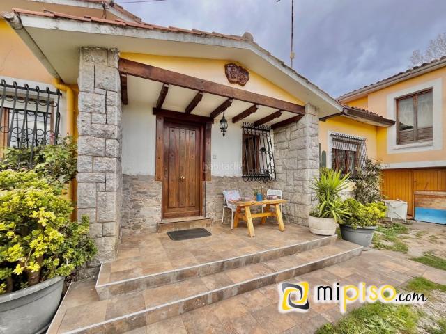 Chalet en venta en Laredo