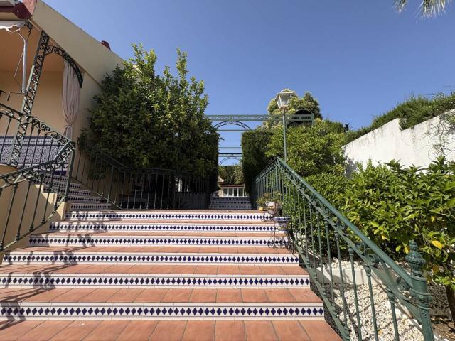 Chalet en venta en Peralta, Tomares