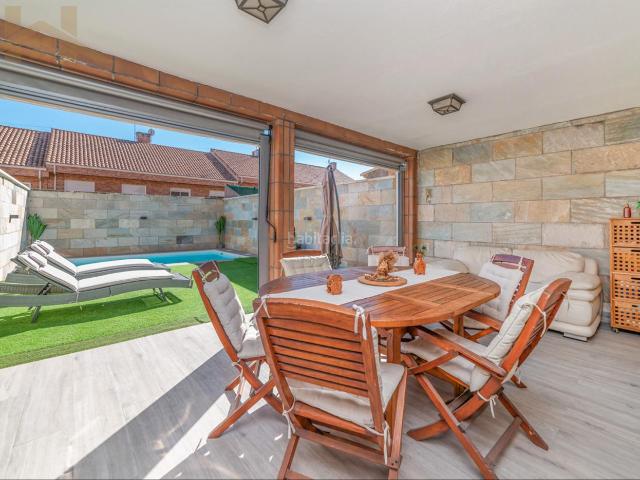 Chalet en venta en Flores, Leganés