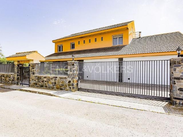 Villa en venta en La Llacuna
