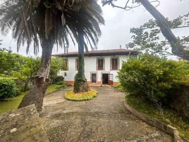 Chalet en venta en Güergu, Llanes