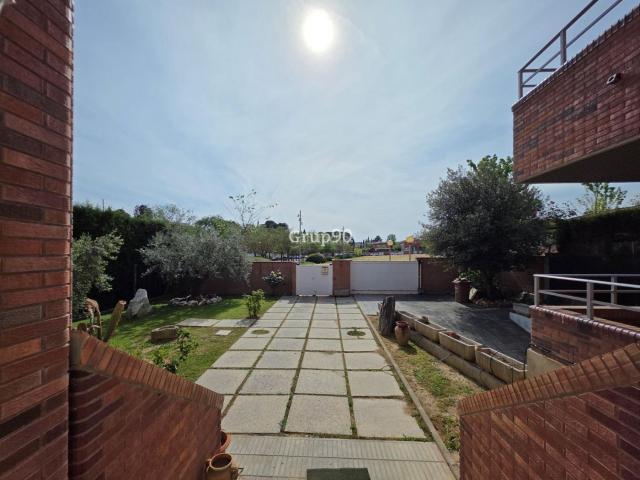 Chalet en venta en Vila Montcada, Segrià