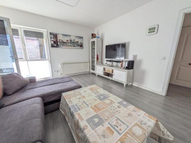 Chalet en venta en Madrebuena, Pioz