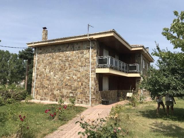 Chalet en venta en Lucillo, Castilla y León