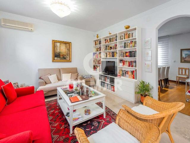 Villa en venta en Madrid, Cortes
