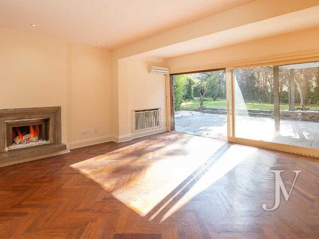 Chalet en venta en Madrid, Cortes