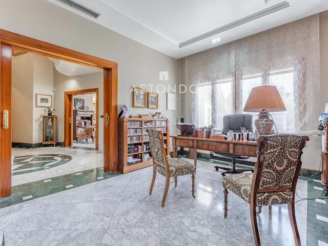Chalet en venta en Madrid, Cortes