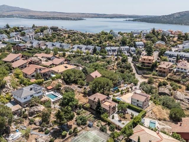 Villa en venta en Manzanares El Real, Urbanización El Yelmo