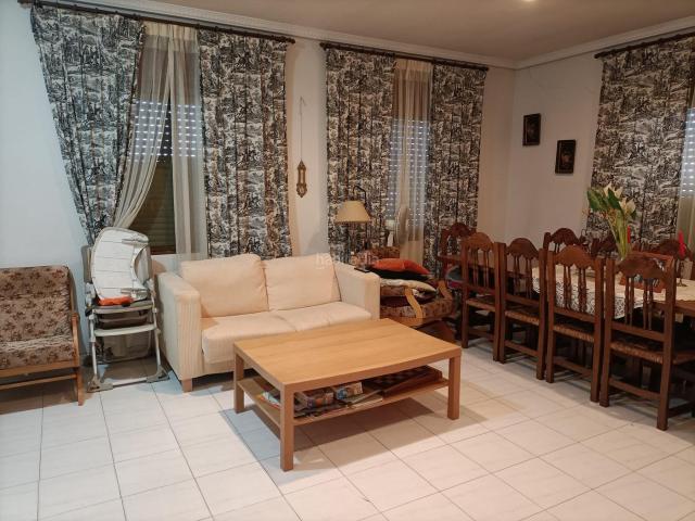 Villa en venta en Manzaneque