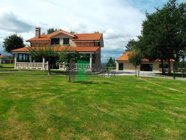 Chalet en venta en Maside, O Carballiño