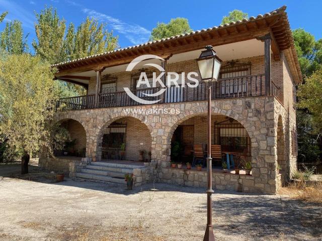 Chalet en venta en Mazarambroz, Castilla-La Mancha