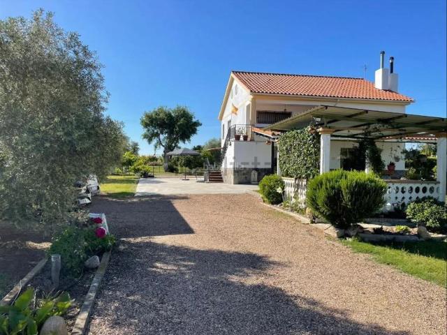 Villa en venta en Mengabril