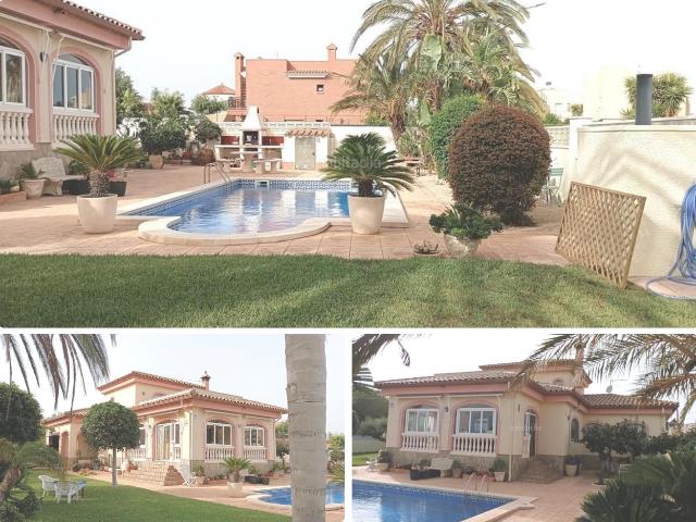Villa en venta en Mont-roig Del Camp