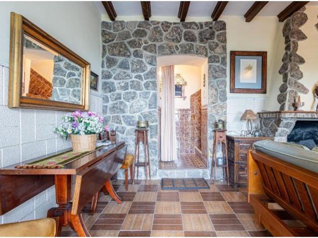 Casa en venta en Miraflores De La Sierra