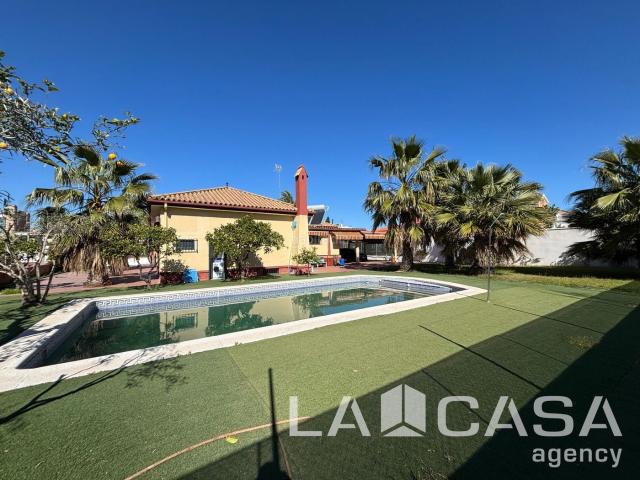 Chalet en venta en Nervión, Sevilla
