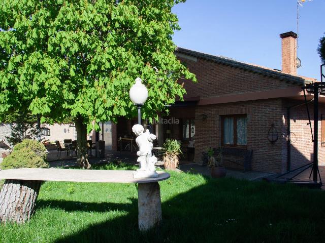 Chalet en venta en Monterrubio De Armuña, Castilla y León