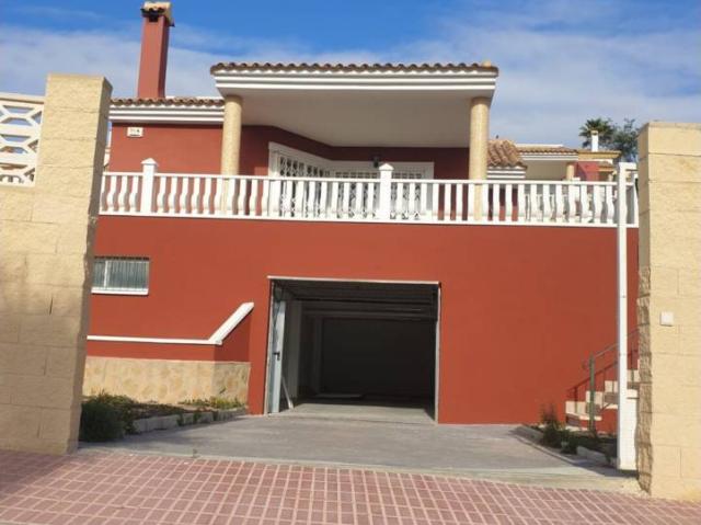 Chalet en venta en Bonalba, l'Alacantí