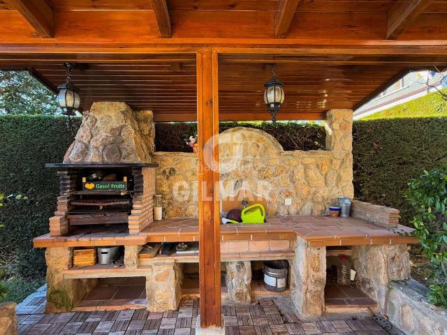 Villa en venta en Navacerrada, Urbanización Los Corales