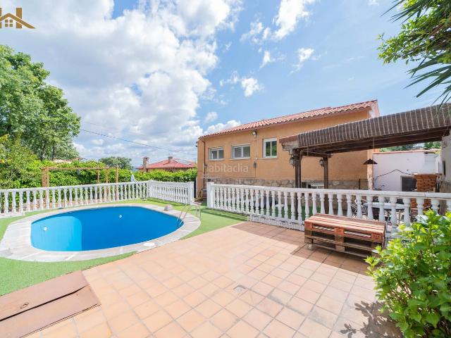 Villa en venta en Navahondilla