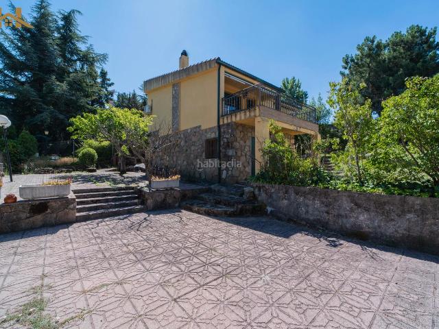 Villa en venta en Navahondilla